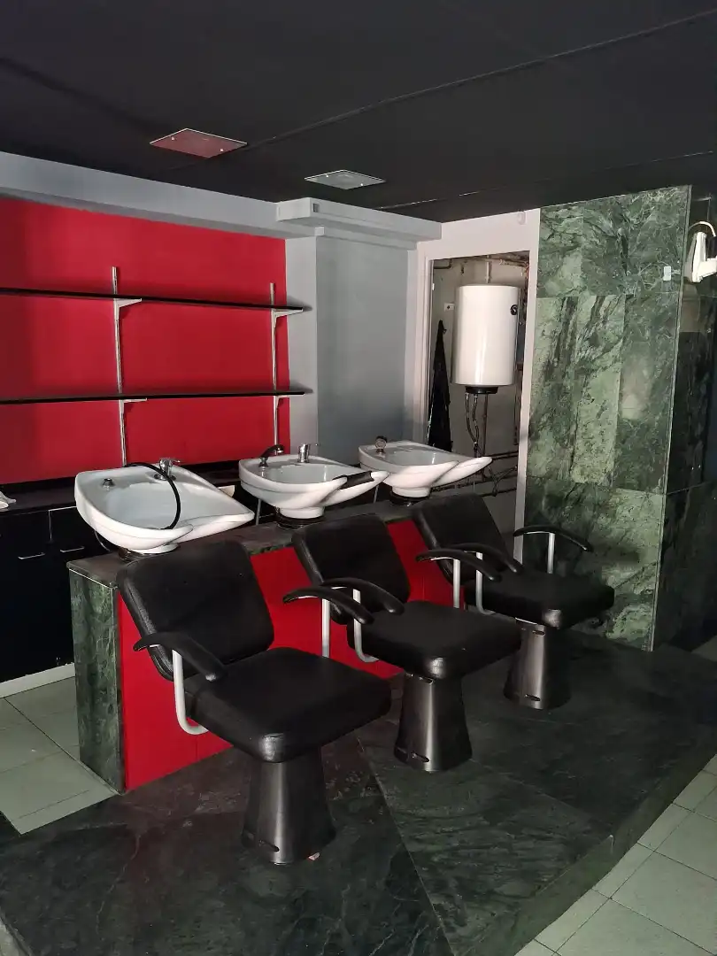Local comercial en venta en Carrer del Pantà 69, imagen 2