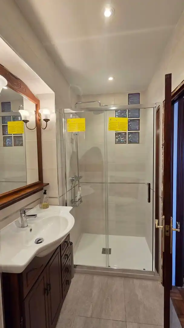 Badezimmer von Wohnung zur Miete in Santander mit Heizung, Parkett und Terrasse