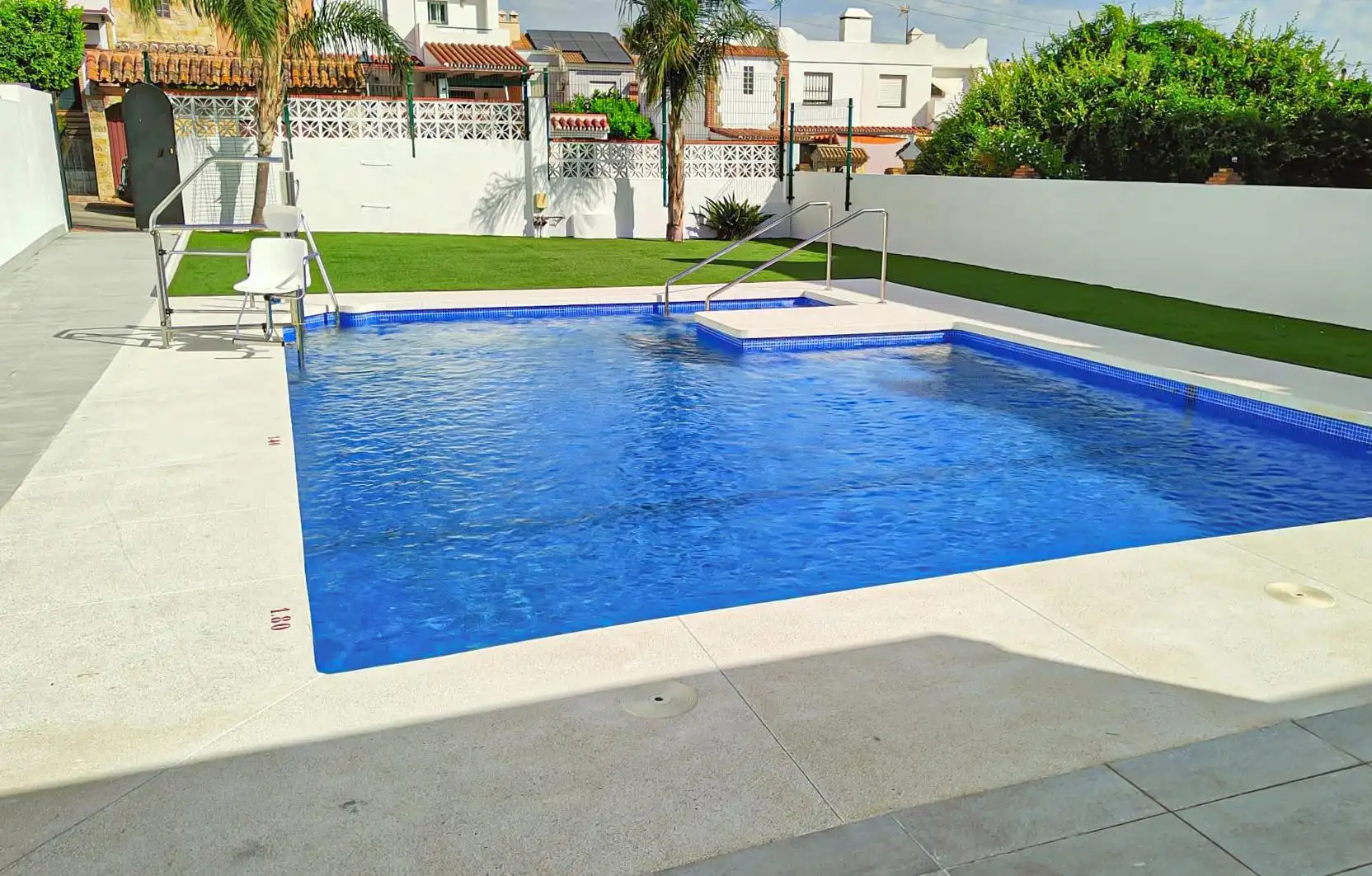 Piscina de Casa adosada en venda en Alhaurín de la Torre amb Aire condicionat, Calefacció i Traster