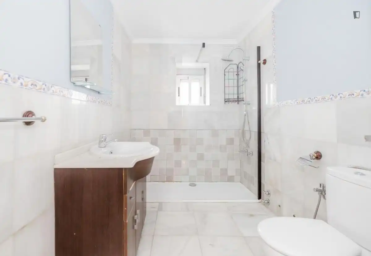 Bany de Apartament per a compartir en Jerez de la Frontera amb Moblat, Rentadora i Microones