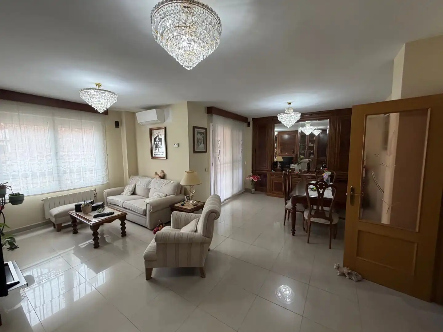 Sala de estar de Casa adosada en venta en Fuenlabrada con Aire acondicionado, Calefacción y Trastero