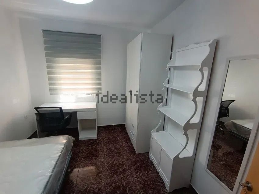 Dormitori de Pis de lloguer en  Granada Capital amb Aire condicionat, Calefacció i Moblat