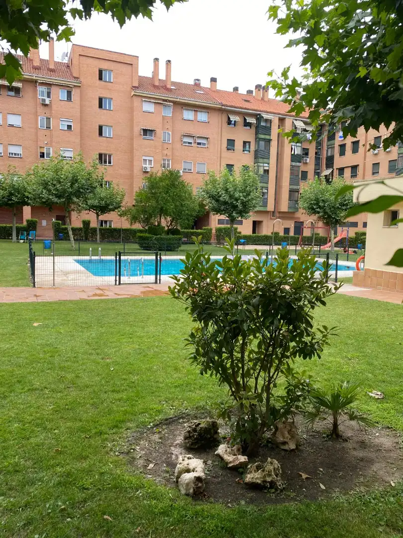 Piscina de Dúplex en venta en Fuenlabrada con Aire acondicionado, Calefacción y Trastero
