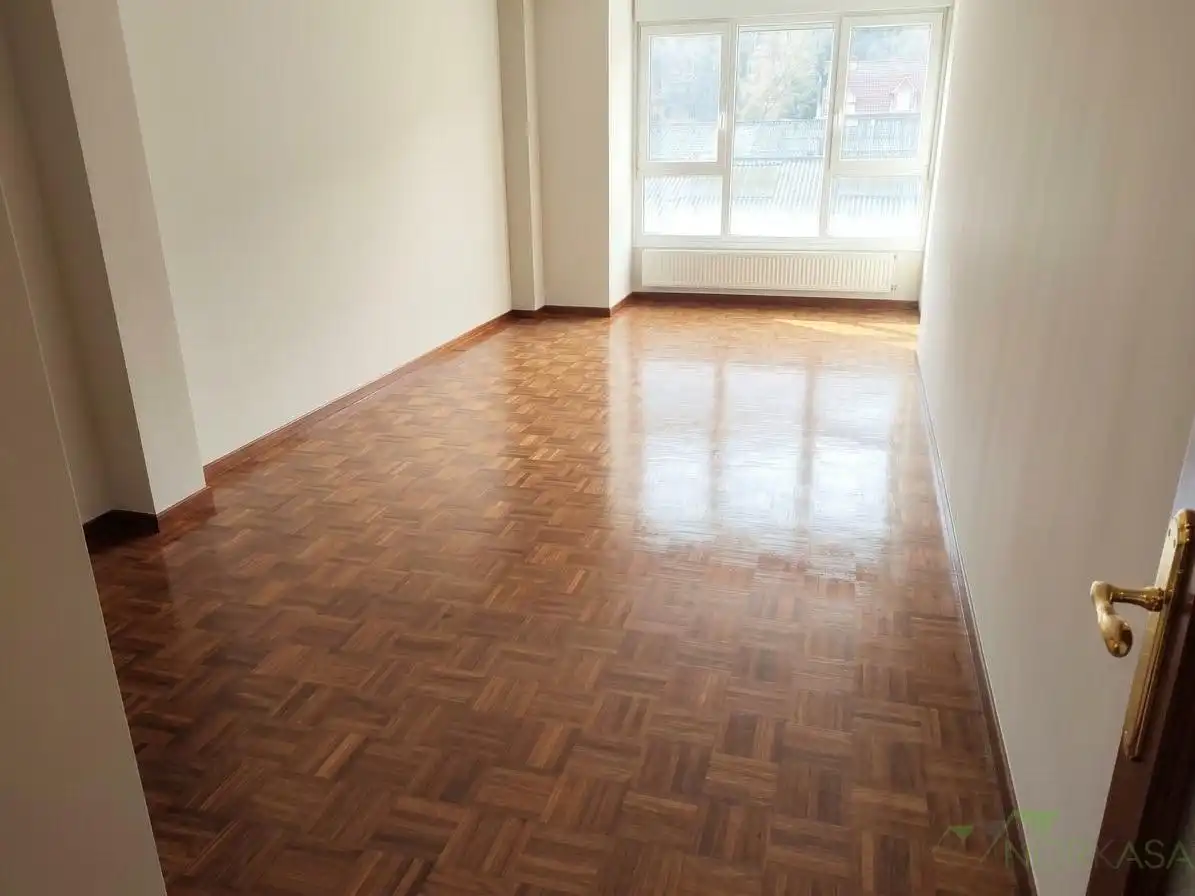 Flat with lift for sale in Santa Ana