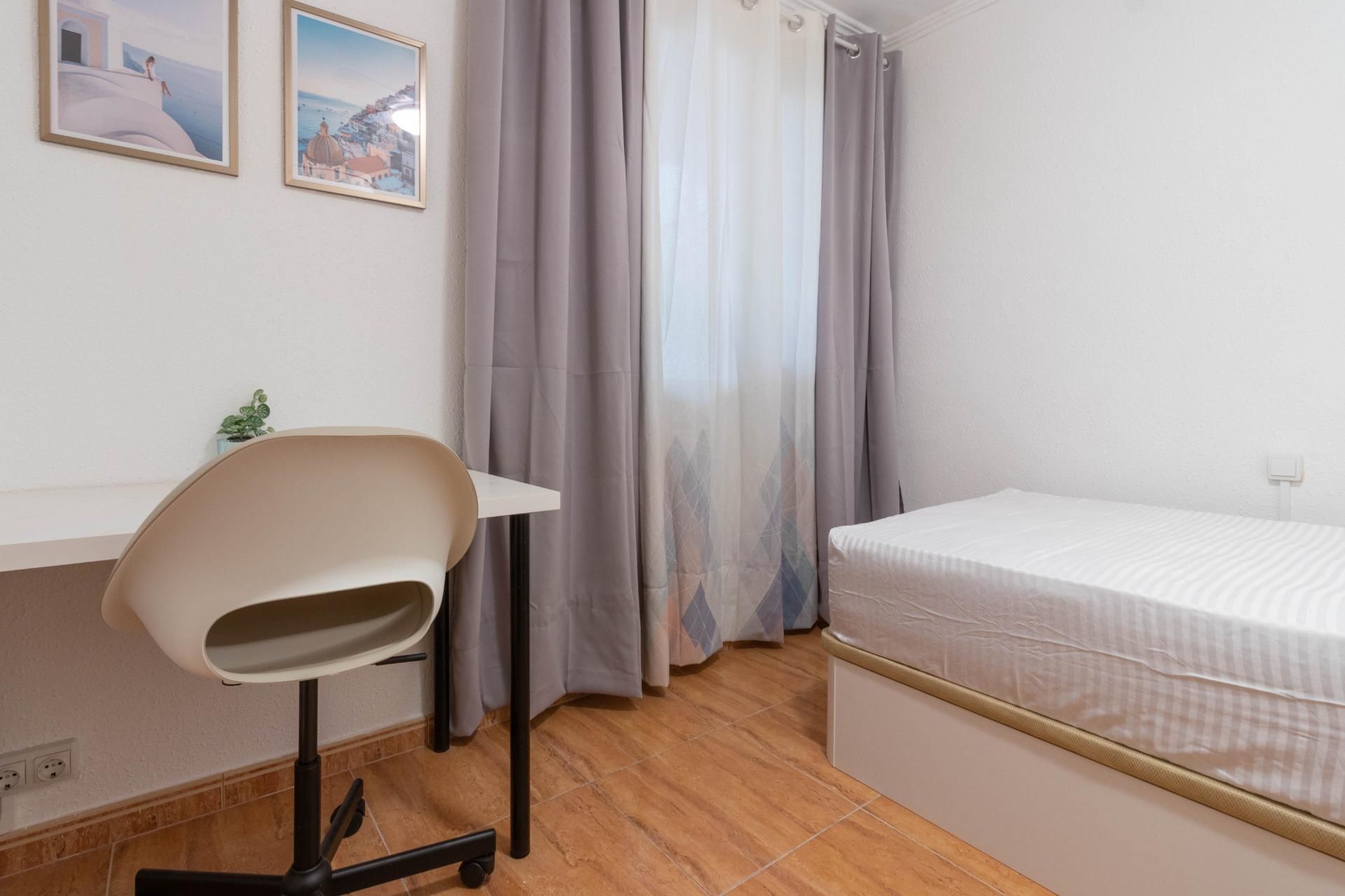 Bedroom of Flat to share in Alicante / Alacant  with Heating and Storage room