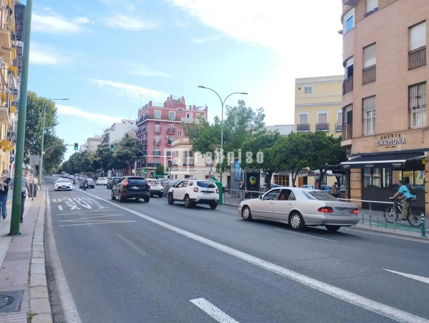 Vista exterior de Pis de lloguer en Sevilla amb Aire condicionat, Terrassa i Moblat