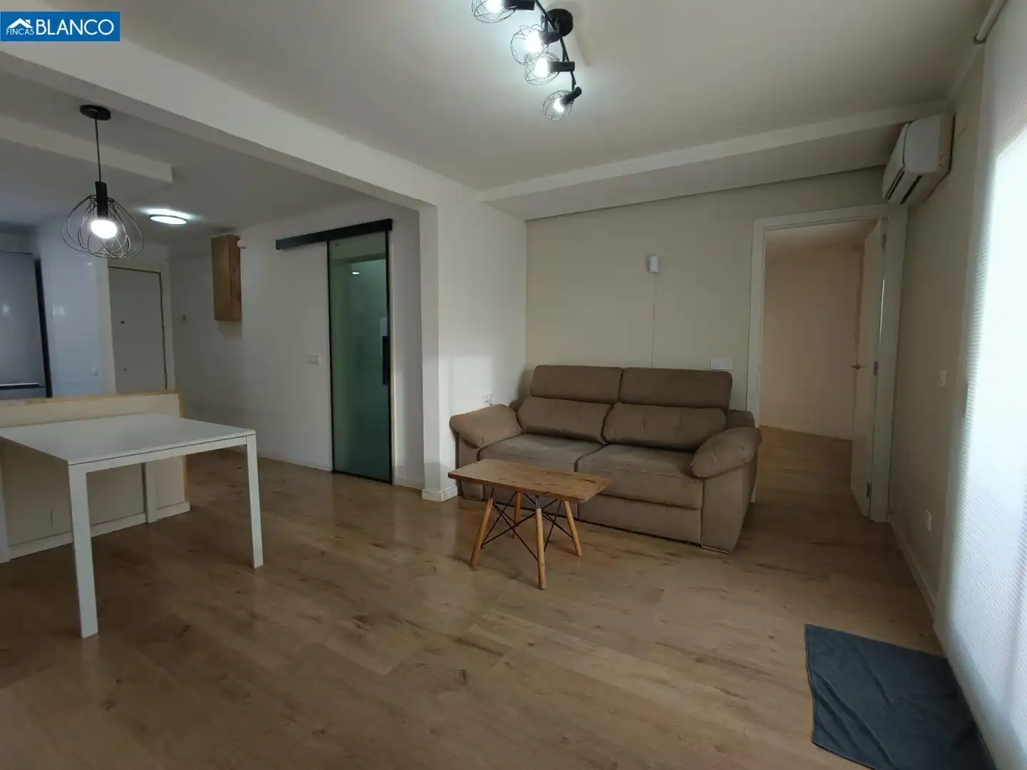 Living room of Attic for sale in L'Hospitalet de Llobregat  with Heating, Parquet flooring and Terrace