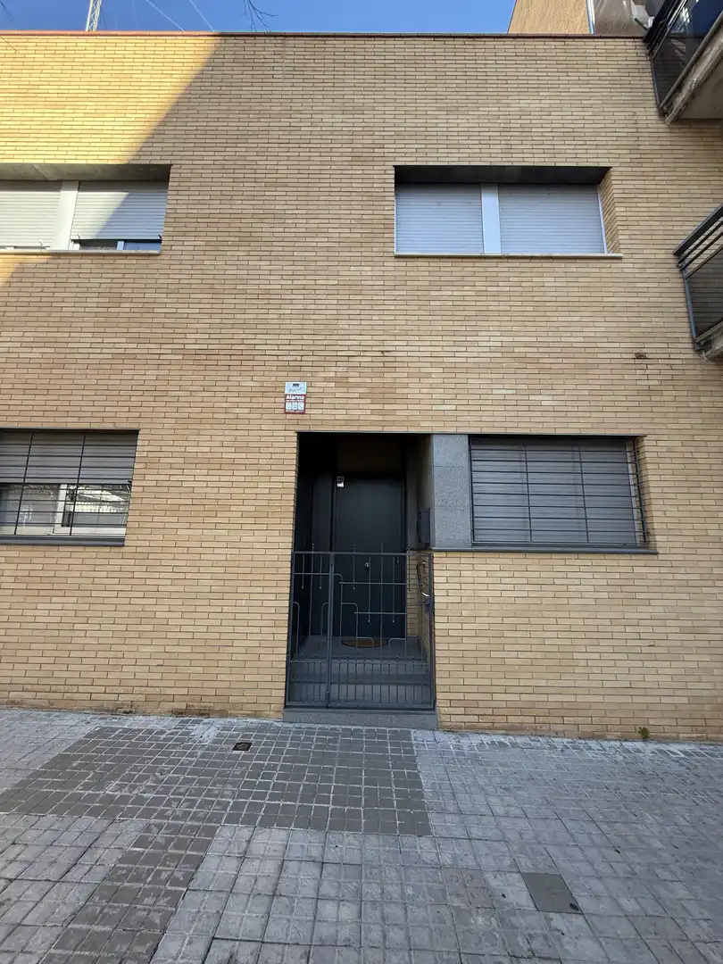 Vista exterior de Casa adosada en venda en Mataró amb Calefacció