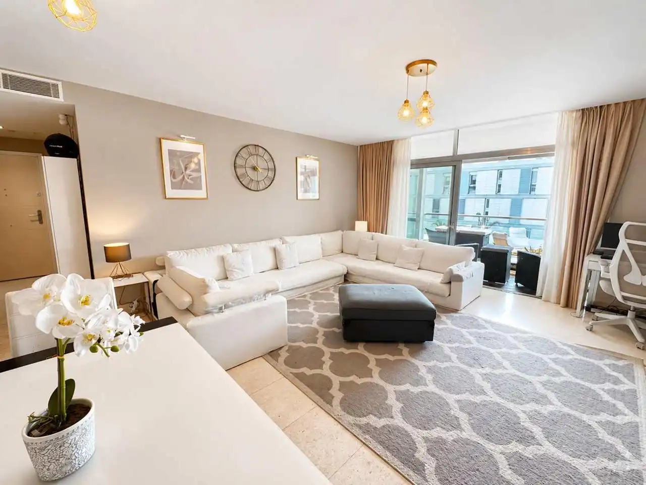 Wohnzimmer von Wohnungen zum Verkauf in Manilva mit Klimaanlage, Heizung und Terrasse