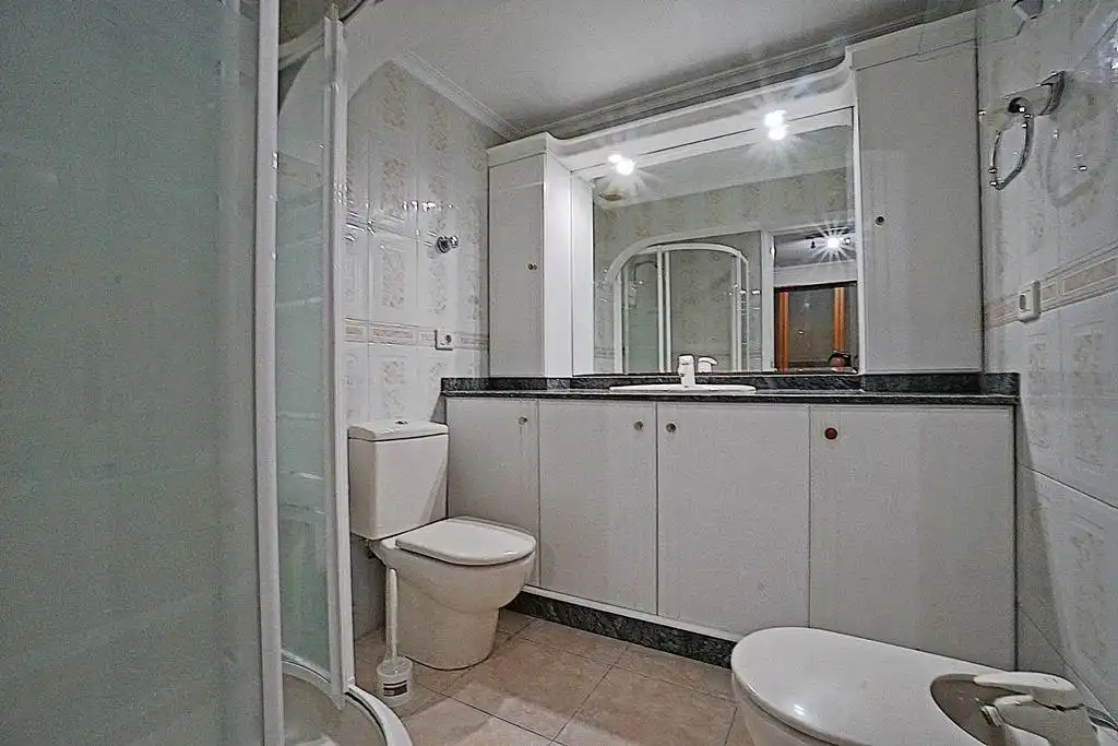 Baño de Piso de alquiler en Las Palmas de Gran Canaria con Aire acondicionado, Amueblado y Balcón