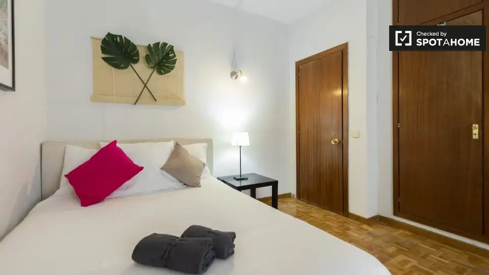 Bedroom of Flat for rent in Madrid  with Air Conditioner, Heating and Furnished