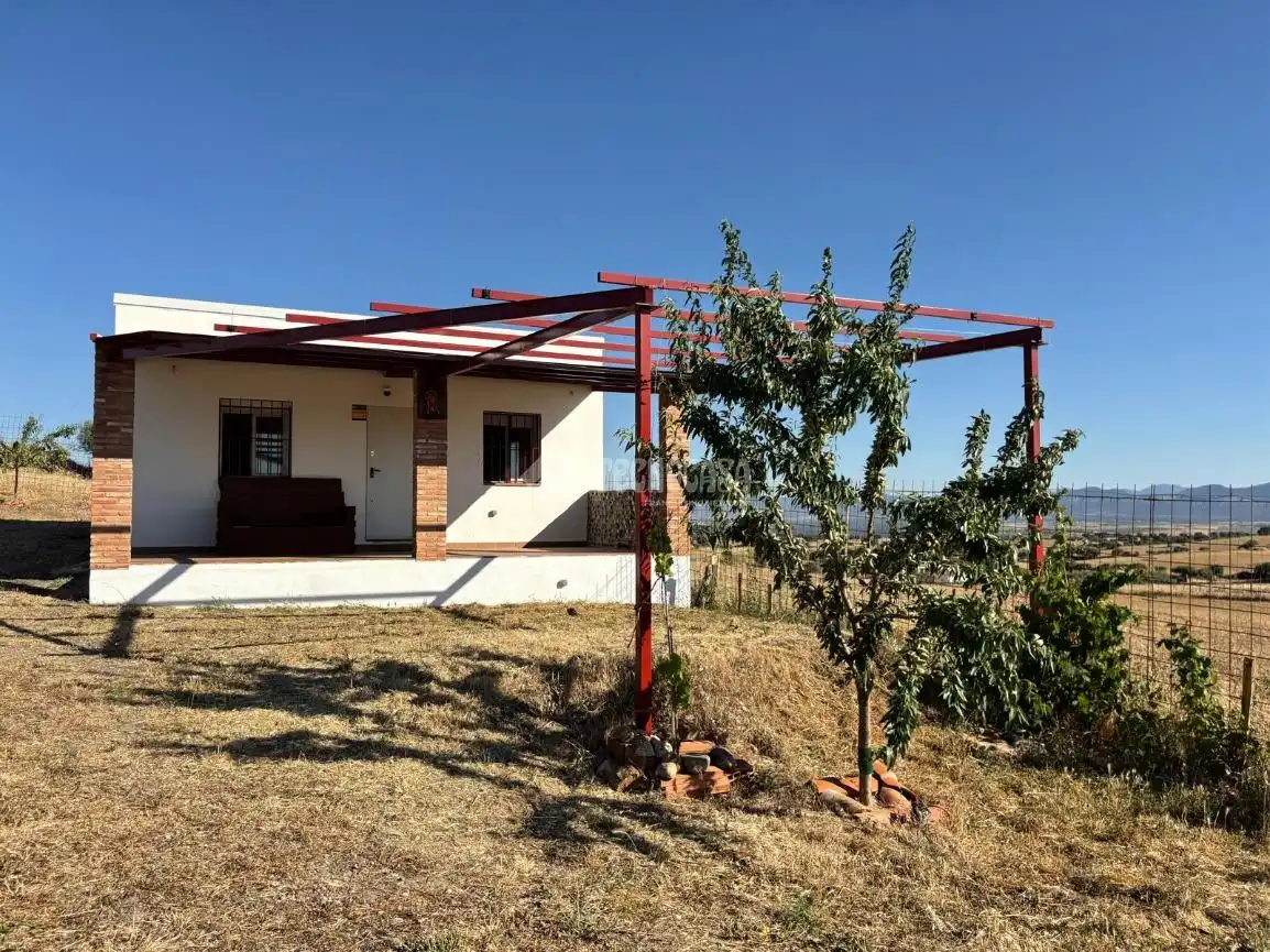 Casa con jardín en venta en Valdeverdeja