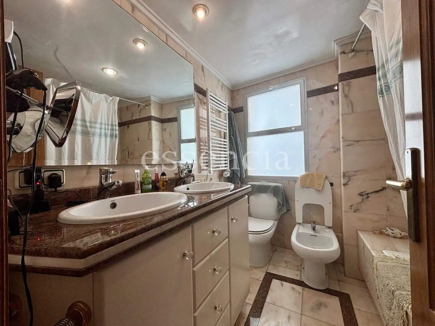 Bathroom of Flat for sale in Gandia  with Air Conditioner, Terrace and Balcony