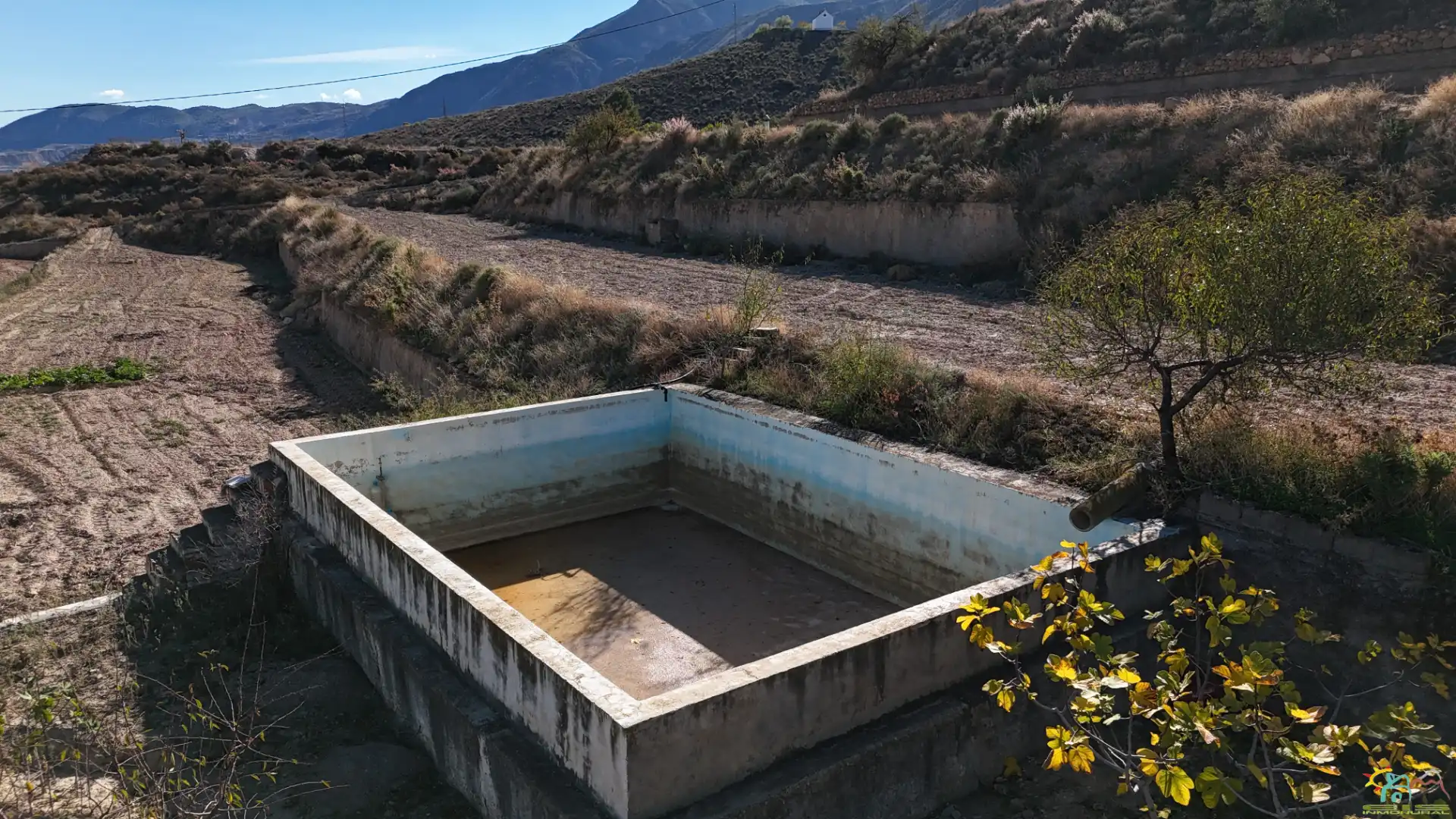 Vista exterior de Finca rústica en venda en Íllar amb Jardí privat, Terrassa i Moblat