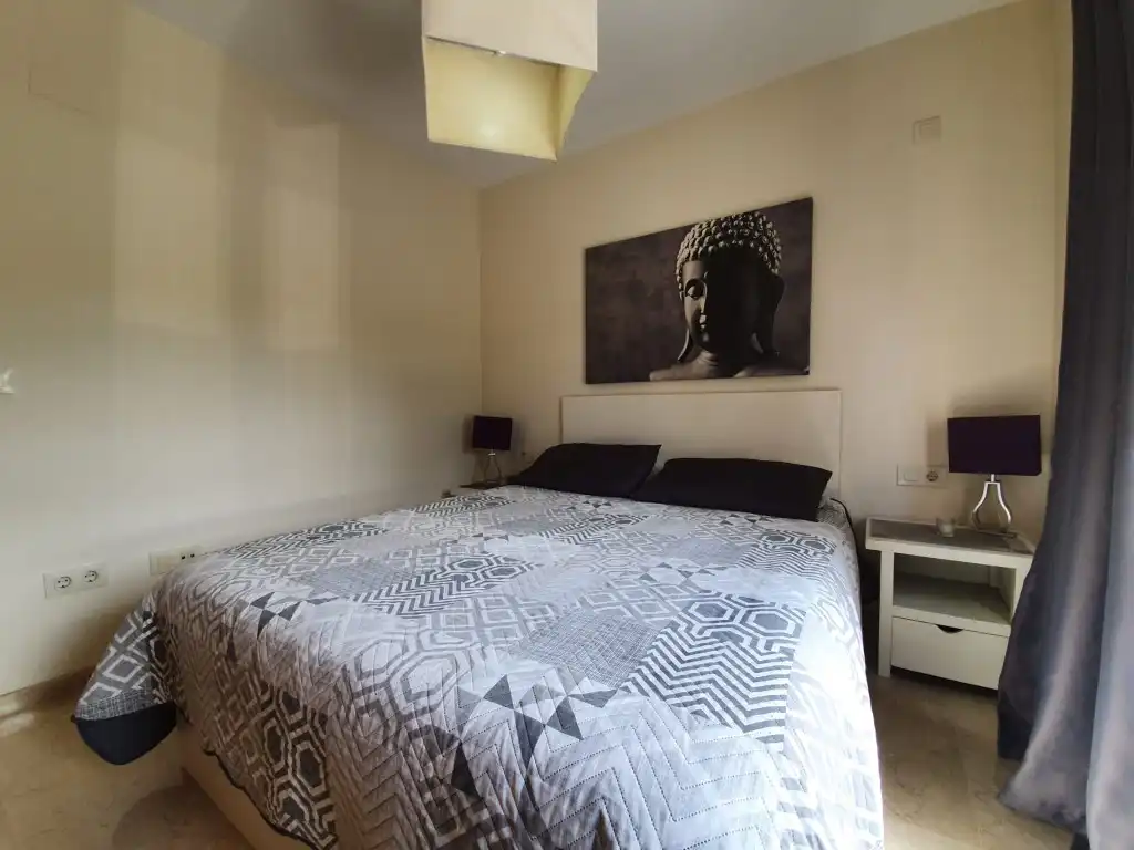 Schlafzimmer von Wohnung zum Verkauf in La Línea de la Concepción mit Möbliert, Ofen und Mikrowelle