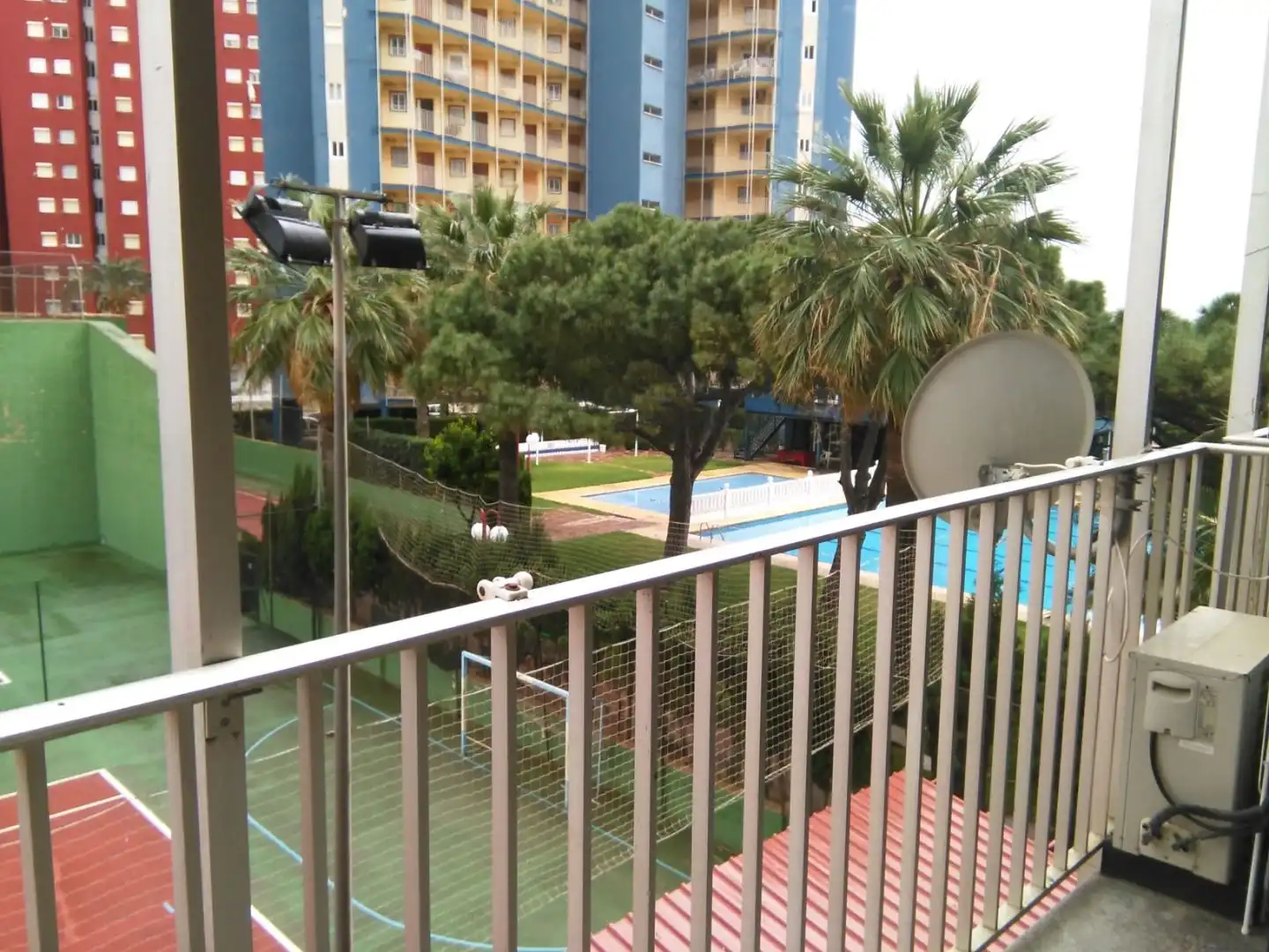 Piscina de Piso de alquiler en La Pobla de Farnals con Aire acondicionado, Calefacción y Terraza