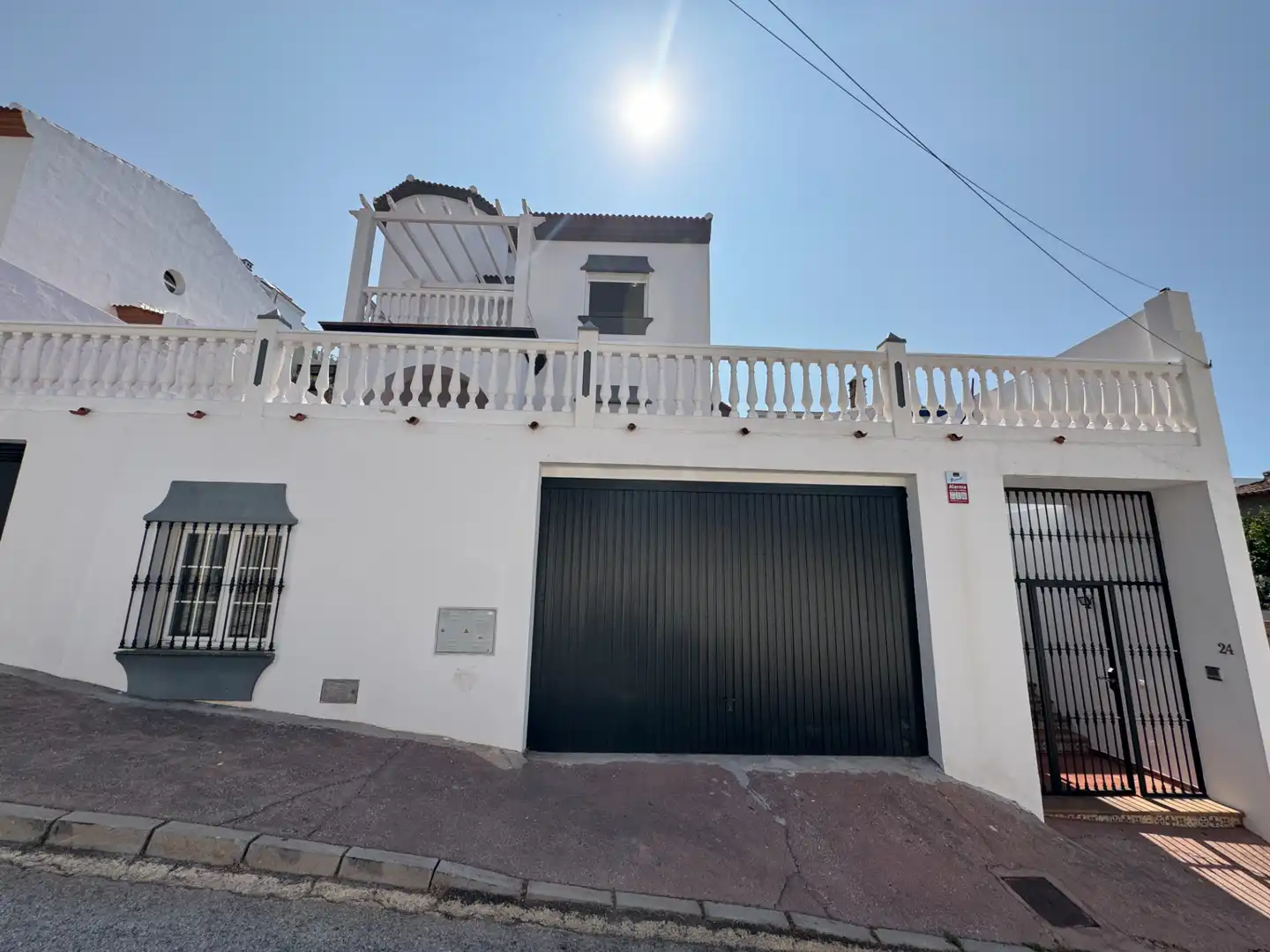 Vista exterior de Casa o xalet en venda en Rincón de la Victoria amb Aire condicionat, Jardí privat i Terrassa
