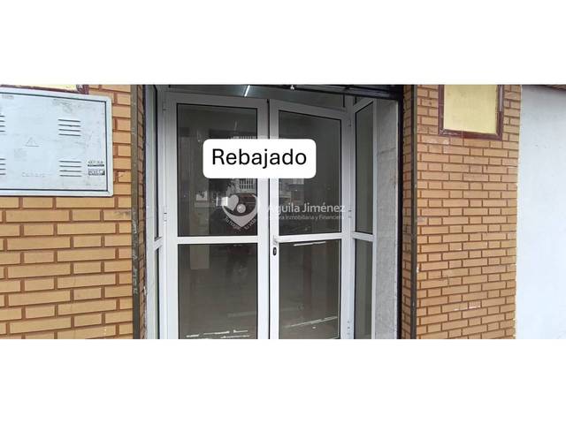 Local comercial en Alquiler en Avenida Pino Montano en Cruz Roja