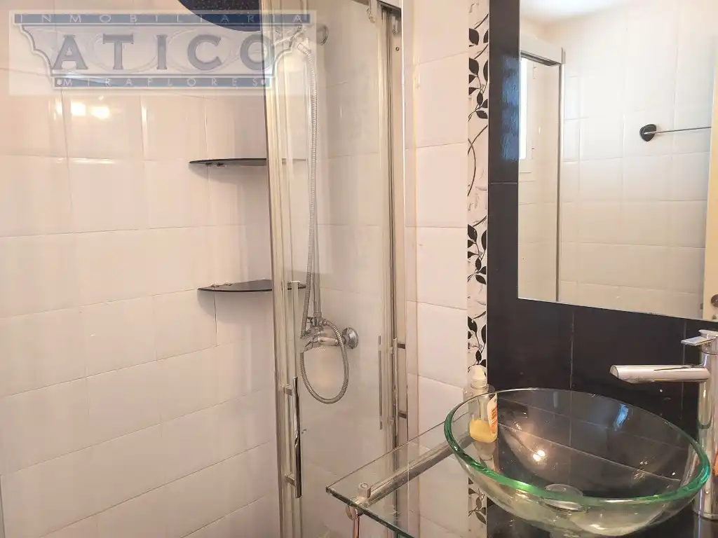 Baño de Piso en venta en Sevilla con Aire acondicionado, Jardín privado y Piscina