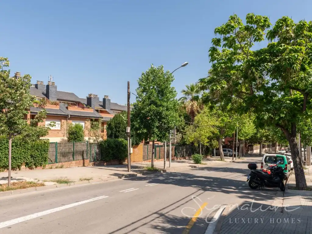 Vista exterior de Casa o xalet en venda en Sant Cugat del Vallès amb Aire condicionat, Calefacció i Jardí privat