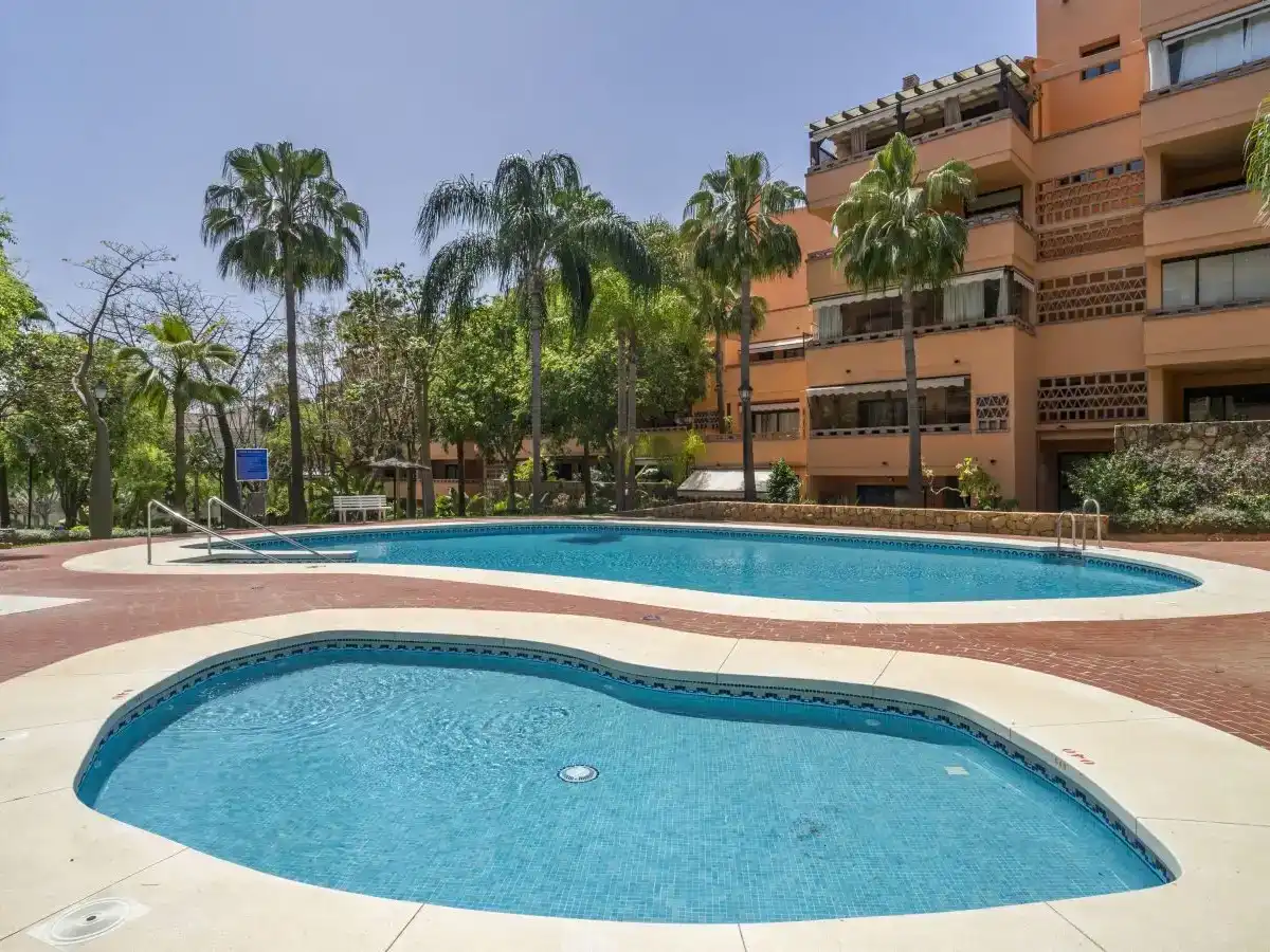 Piscina de Apartament en venda en Marbella amb Aire condicionat i Piscina