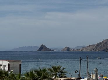 Casa aparellada amb balcó en venda a Calabardina
