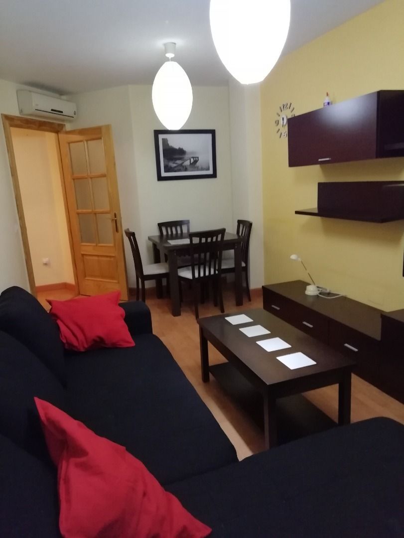 Apartment to rent in Calle Antonio Jiménez Ruiz, Los Castillejos - La Trinidad