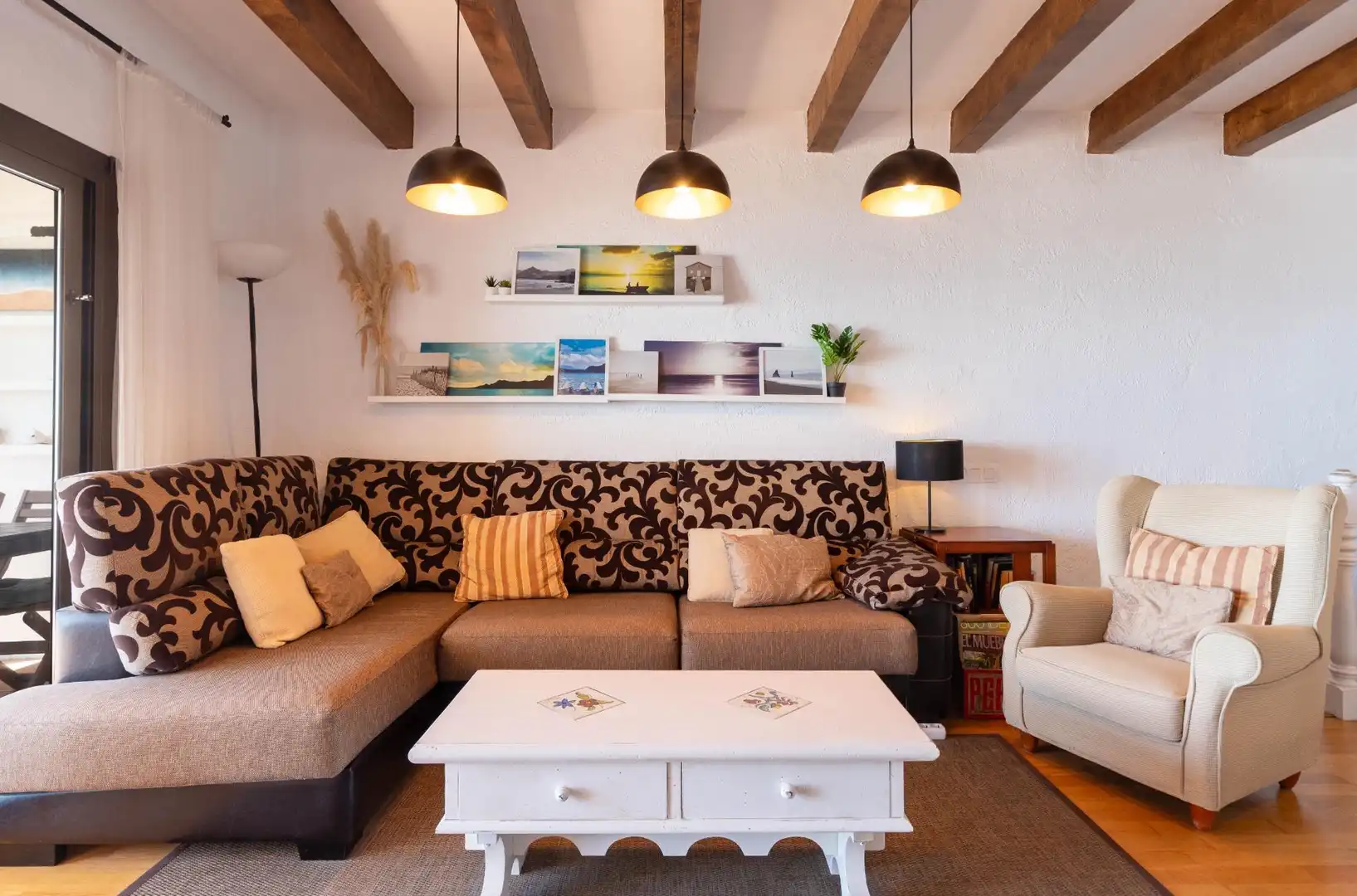 Sala d'estar de Casa o xalet en venda en El Vendrell amb Parquet, Terrassa i Balcó