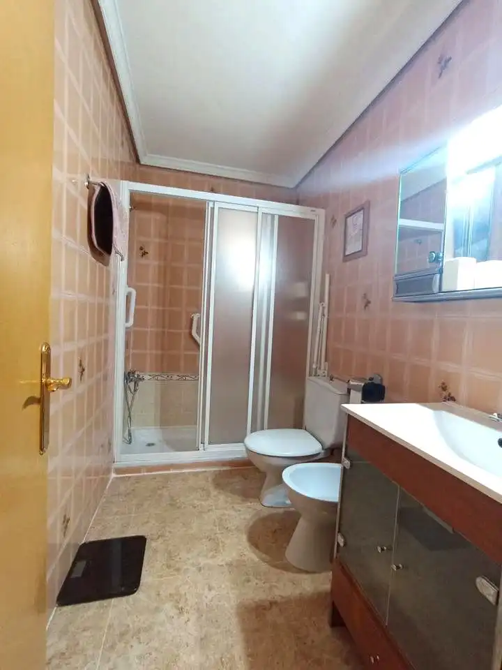 Badezimmer von Wohnung zur Miete in Madrid mit Möbliert
