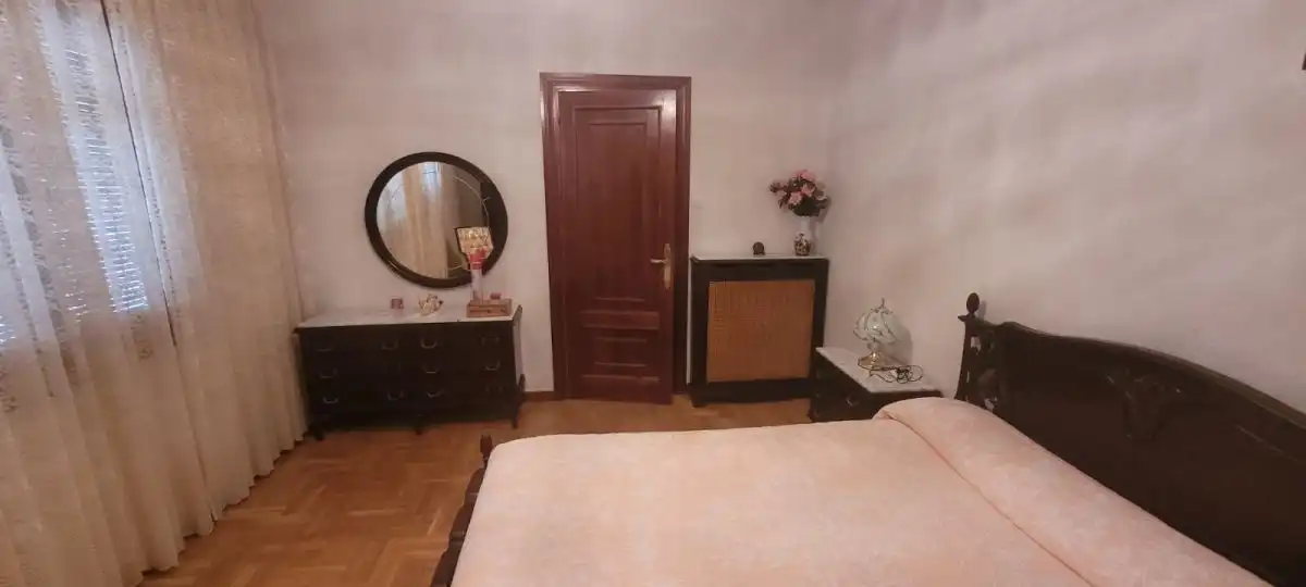 Dormitori de Casa o xalet en venda en Segovia amb Calefacció, Terrassa i Moblat