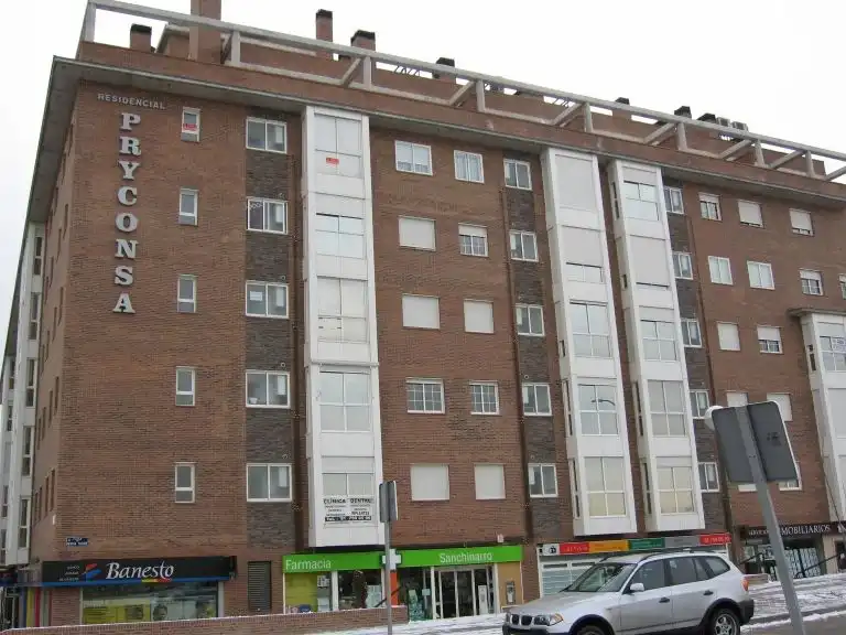 Vista exterior de Garatge en venda en Hortaleza