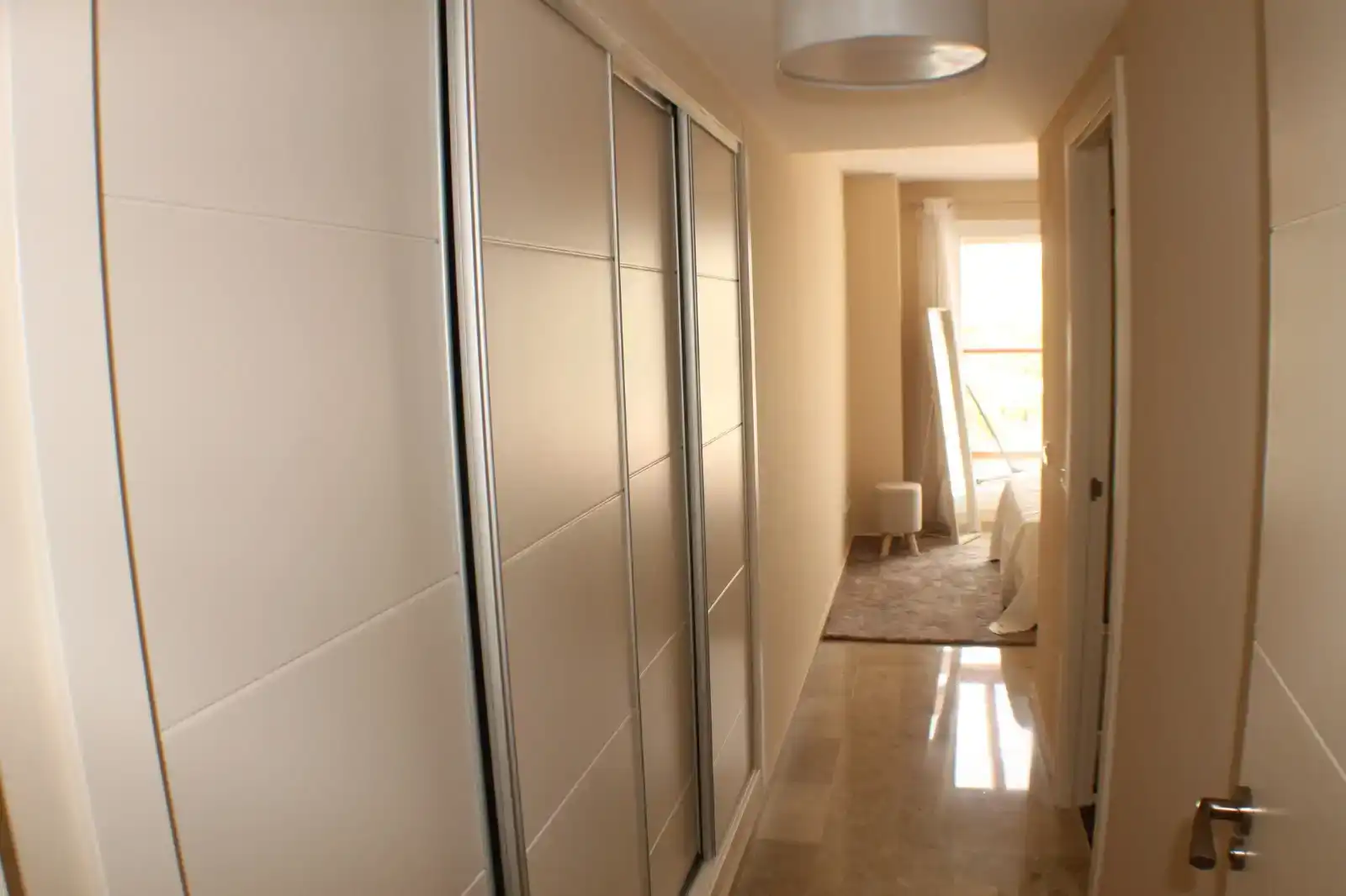Wohnung zur Miete in La Alcaidesa mit Klimaanlage, Schwimmbad und Balkon