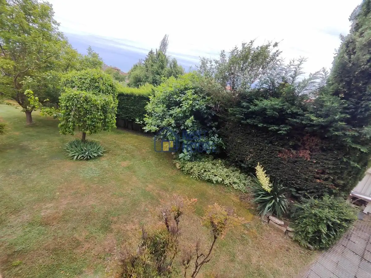 Jardí de Casa o xalet en venda en San Andrés del Rabanedo amb Calefacció, Jardí privat i Parquet