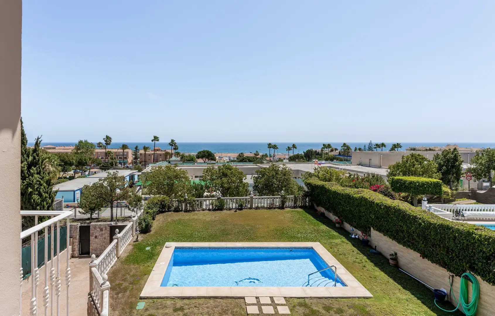 Chalet con terraza en venta en Calle los Hibiscus 10