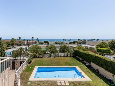 Villa con balcone in vendita a Calle los Hibiscus 10