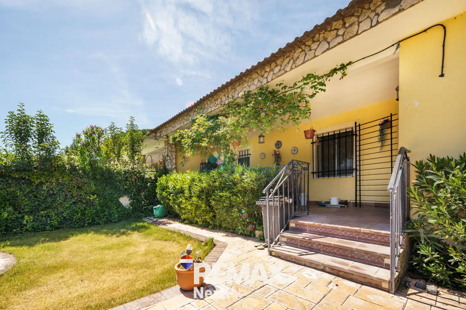 Vista exterior de Casa o chalet en venta en Santibáñez de Valcorba con Calefacción, Jardín privado y Terraza