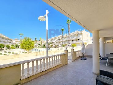 Erdgeschosswohnung mit Balkon zum Verkauf in Avenida ESCANDINAVIA