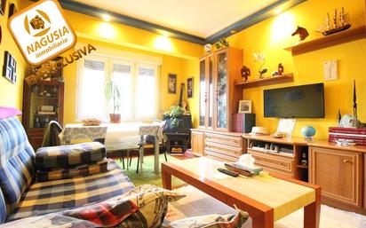 Living room of Flat for sale in Galdakao  with Heating, Storage room and Furnished