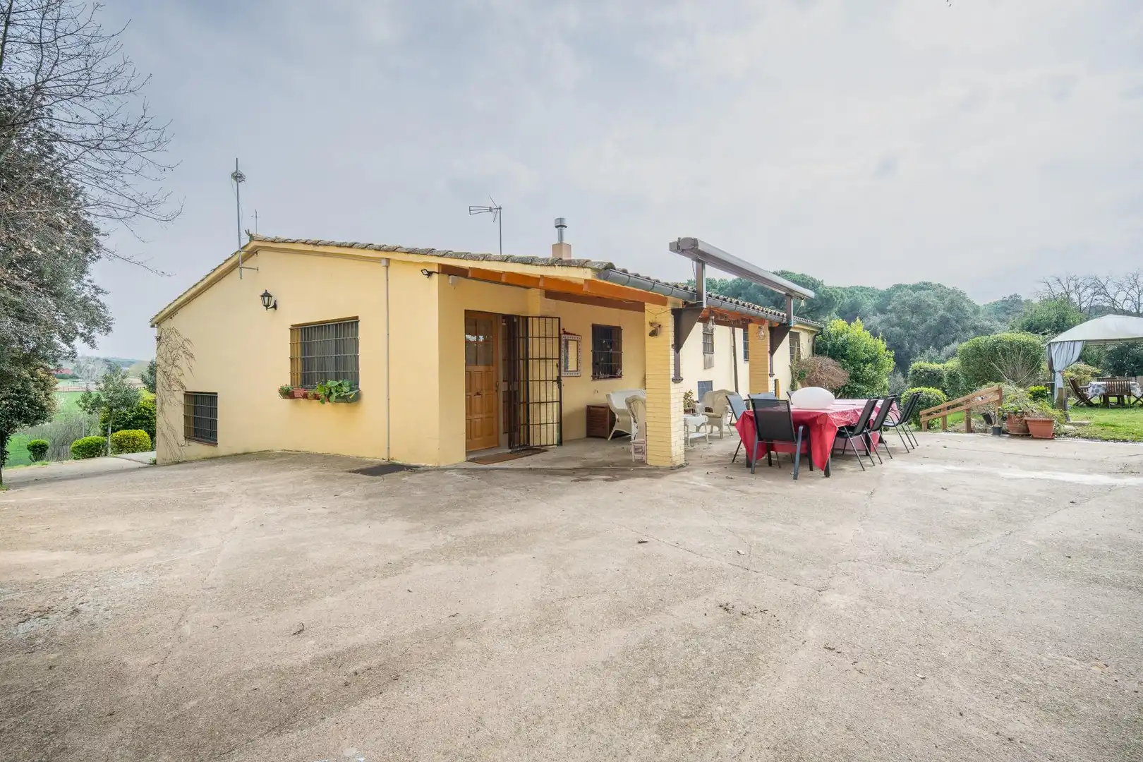 Vista exterior de Finca rústica en venta en Bescanó con Calefacción, Jardín privado y Trastero