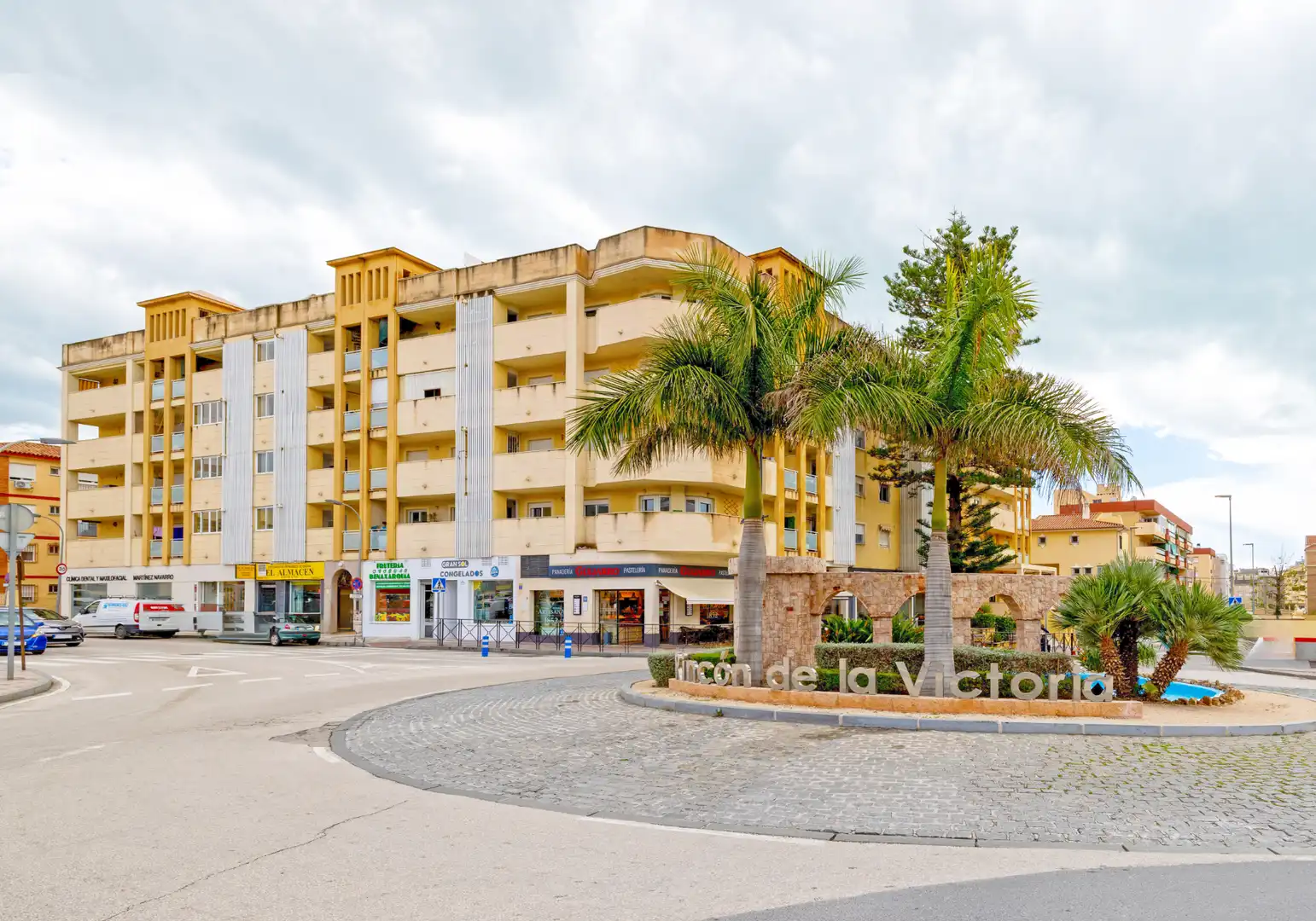 Vista exterior de Àtic en venda en Rincón de la Victoria amb Calefacció, Terrassa i Internet