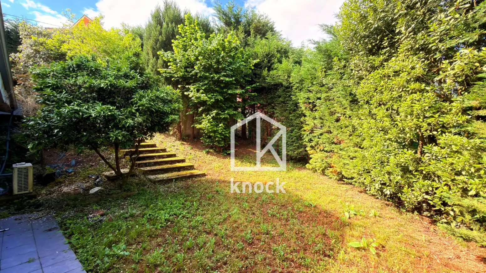Jardí de Casa o xalet en venda en Oviedo  amb Calefacció, Parquet i Terrassa
