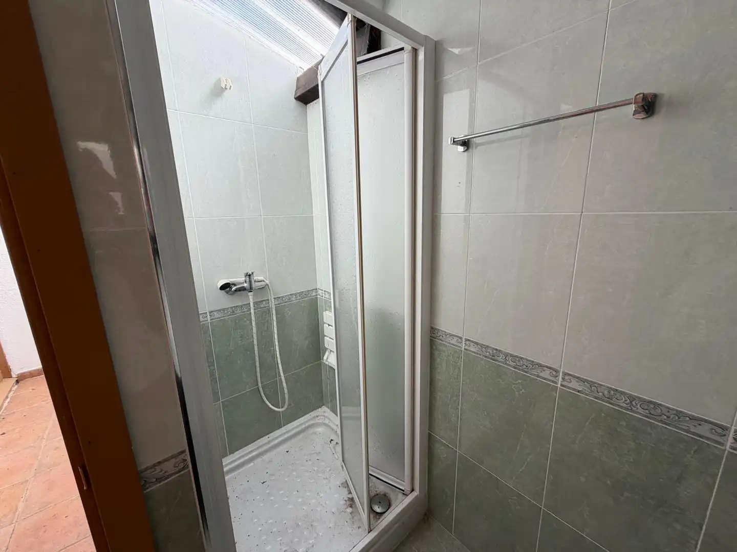 Baño de Casa adosada en venta en A Pobra de Trives  con Amueblado, Lavadora y Microondas