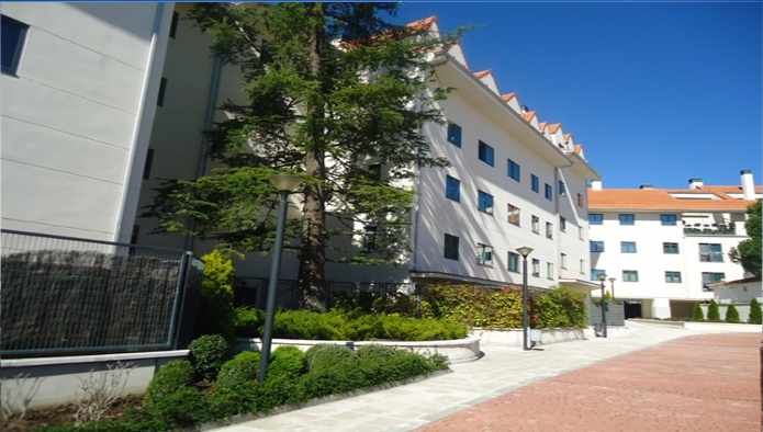 Vista exterior de Pis en venda en El Escorial amb Calefacció, Traster i Piscina