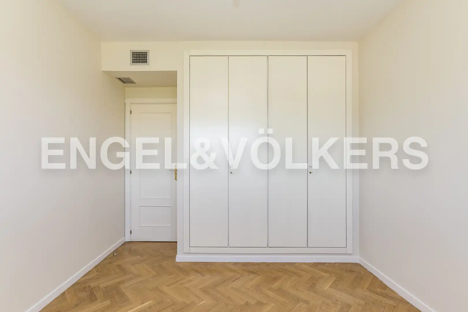 Bedroom of Flat for rent in Madrid  with Air Conditioner, Heating and Parquet flooring
