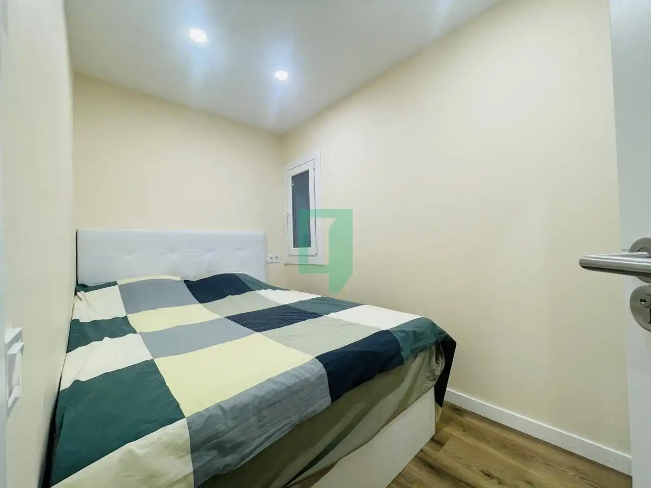 Habitación de Piso en venta en Badalona con Aire acondicionado, Calefacción y Balcón