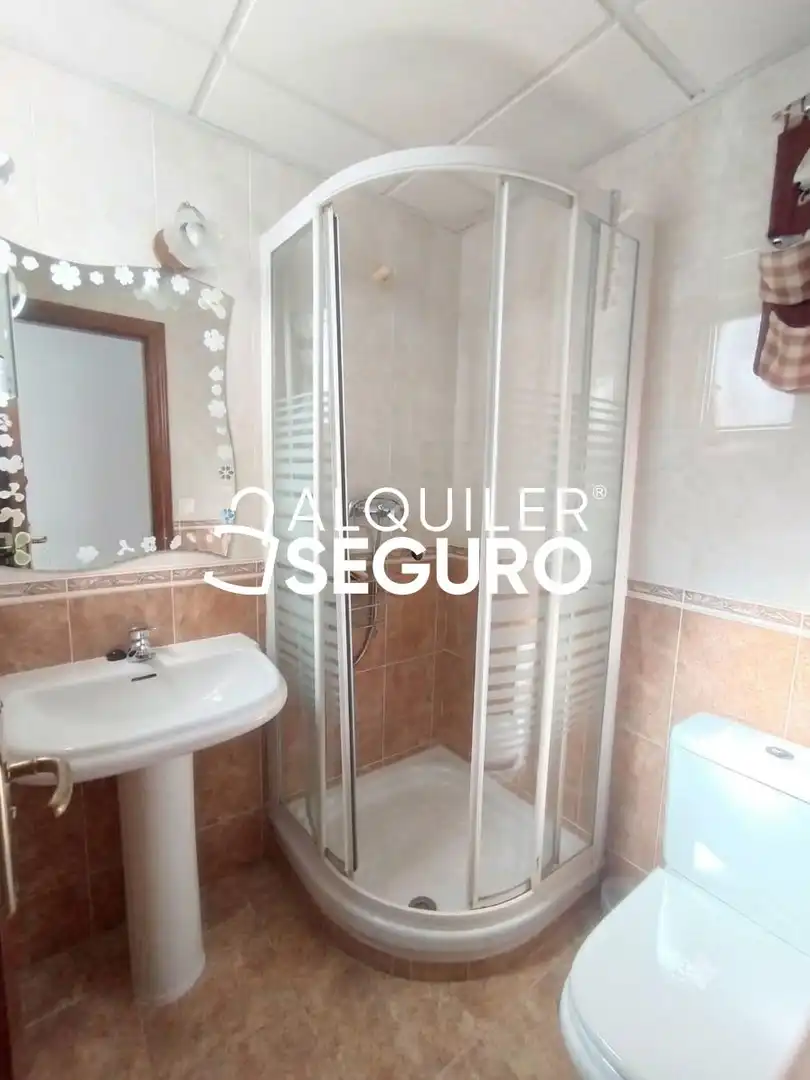 Bany de Casa o xalet de lloguer en Fuengirola amb Terrassa, Piscina i Moblat