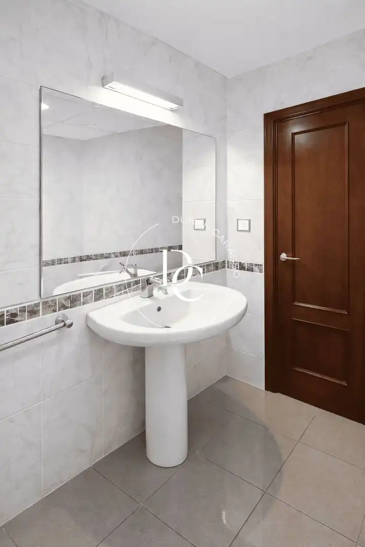 Flat with lift to rent in Avinguda Consell d'Europa, imagen 9