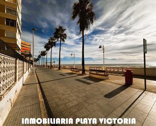 Vista exterior de Pis en venda en  Cádiz Capital amb Piscina comunitària