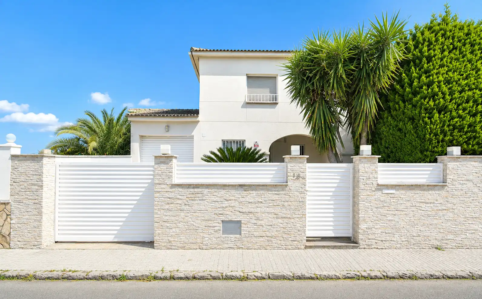 Exterior view of Detached homes for sale in Cambrils  with Air Conditioner, Private garden and Terrace