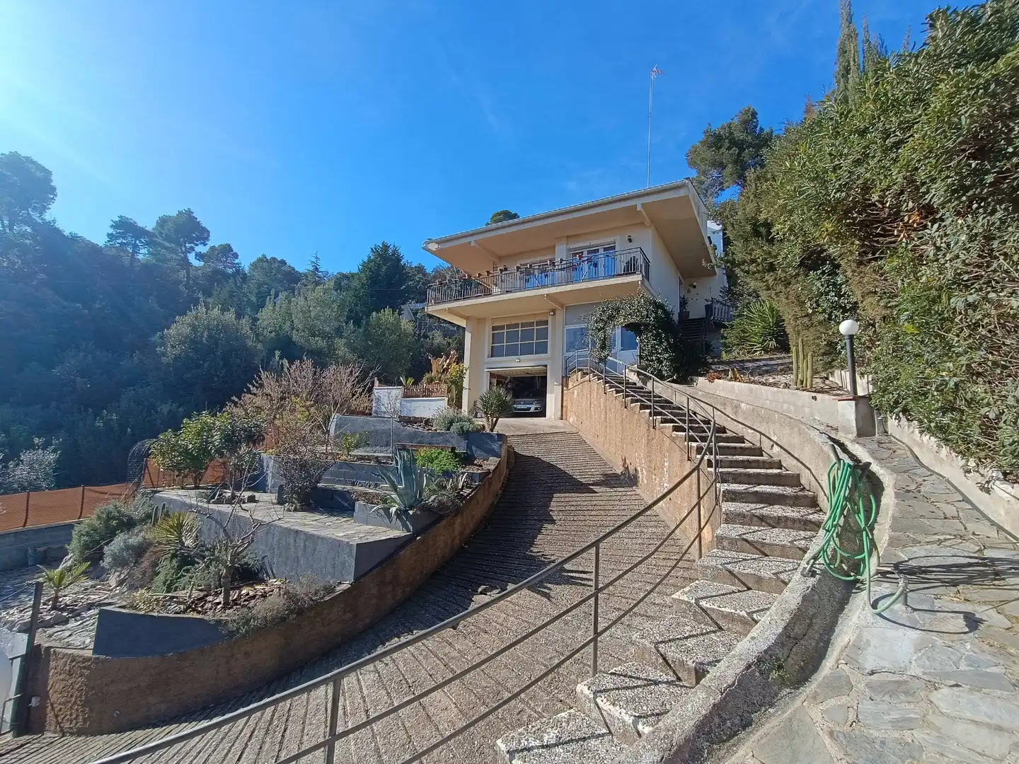 Vista exterior de Casa o chalet en venta en Castellar del Vallès con Calefacción, Balcón y Jacuzzi